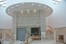 Lobby and entrance to the Aleh Dental Clinic in B'nei Brak. Note the circular walk way, which allows wheelchair and stretcher access when elevators are not used.